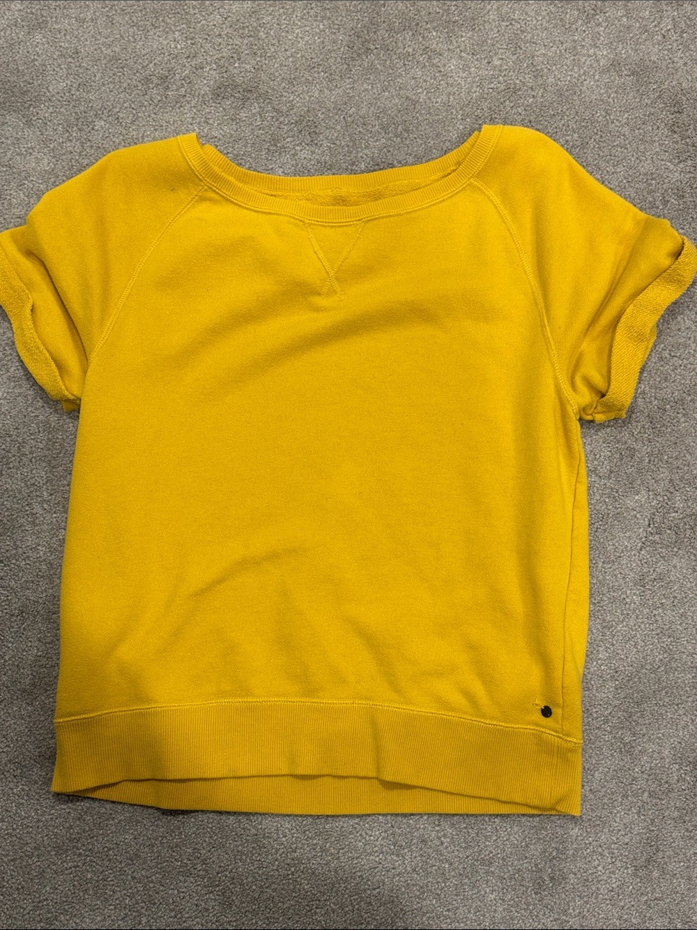 Mustard sweatshirt tee